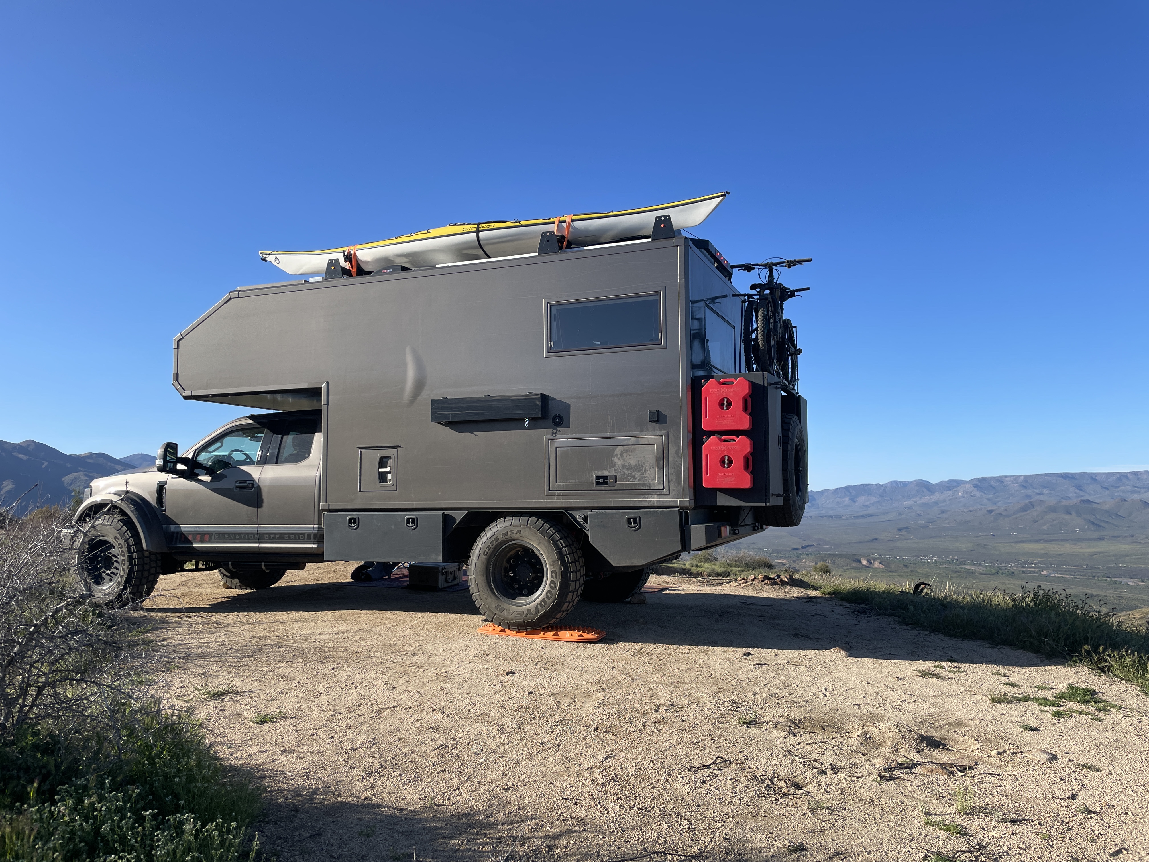 2021 Ford F-550 overland camper, photo 9 of 13